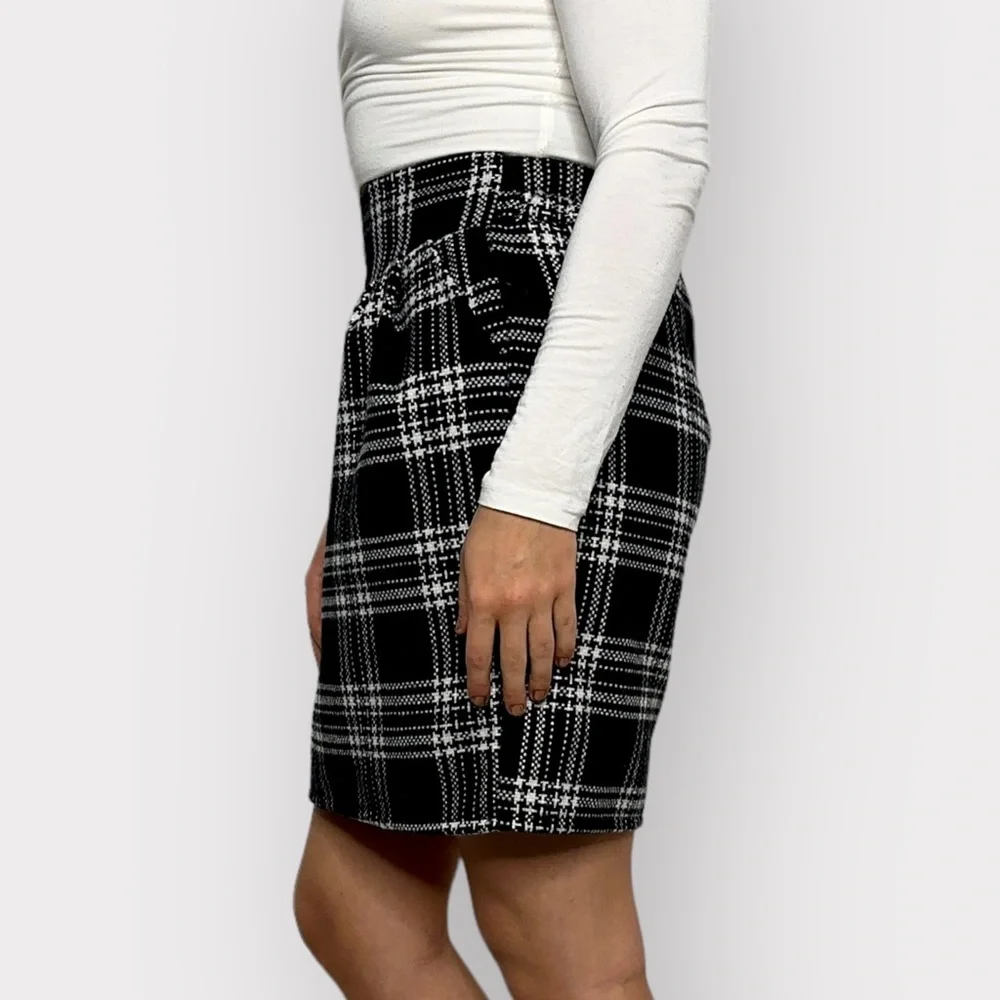 Black & White Wool Plaid Mini Skirt - Picture 4 of 5